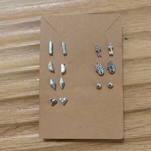 💙2/$5 7 pairs of mini silver stud earring